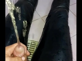 Piss in leather leggings and play with plug