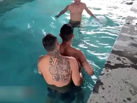 Erick diaz e bruno hot encontrou com vizinho na piscina acabou fazendo uma dp