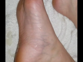 Cum on pretty feet