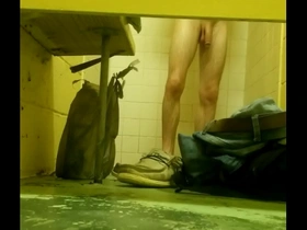 Guy with massive dick spied showering