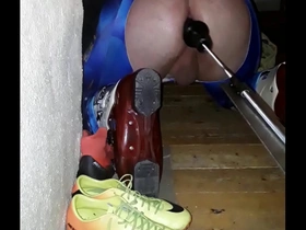 Fetishboi in tight skisuit gear dildofucked by machine